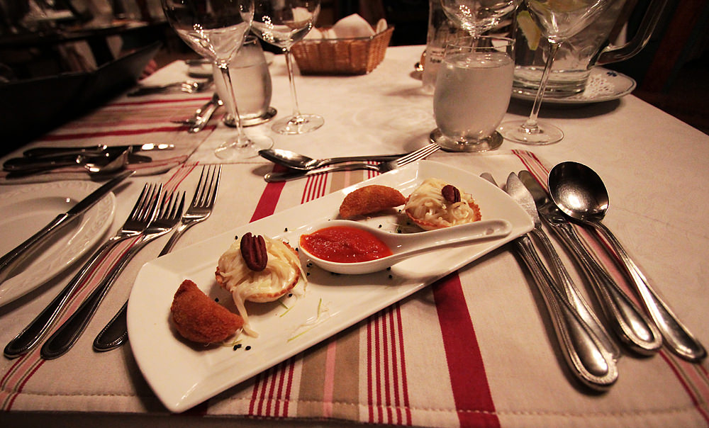canapes and cutlery
