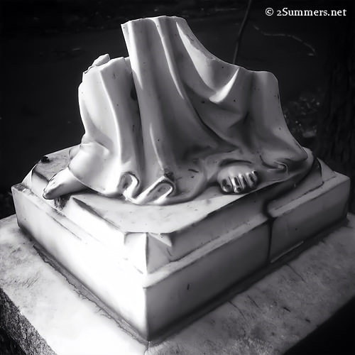Statue feet