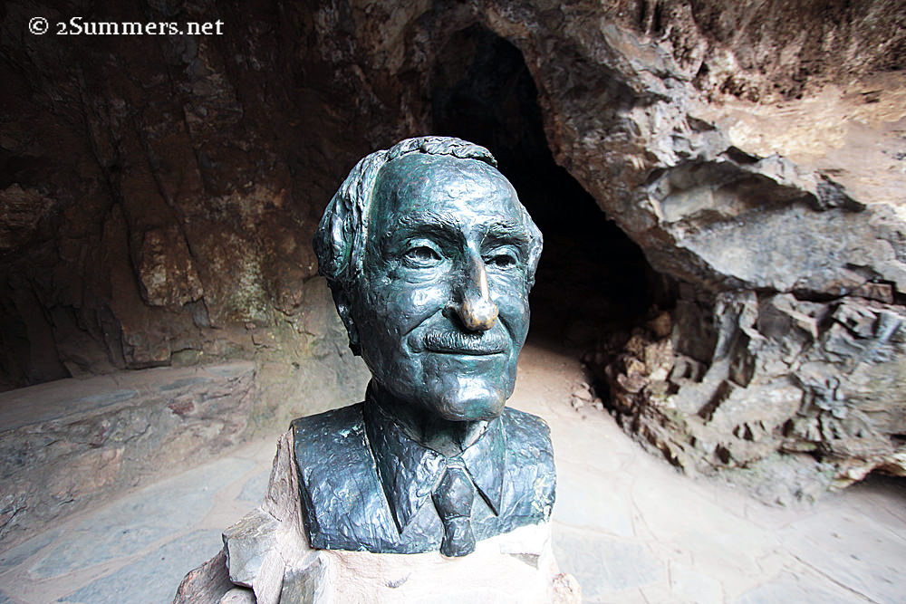 Tobias statue
