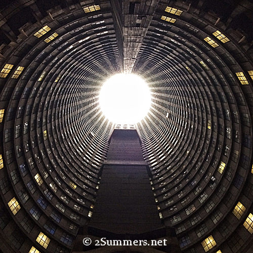 Ponte looking up