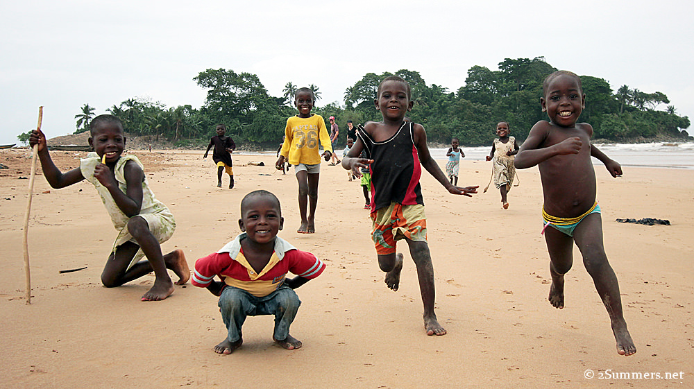 Akwidaa kids running