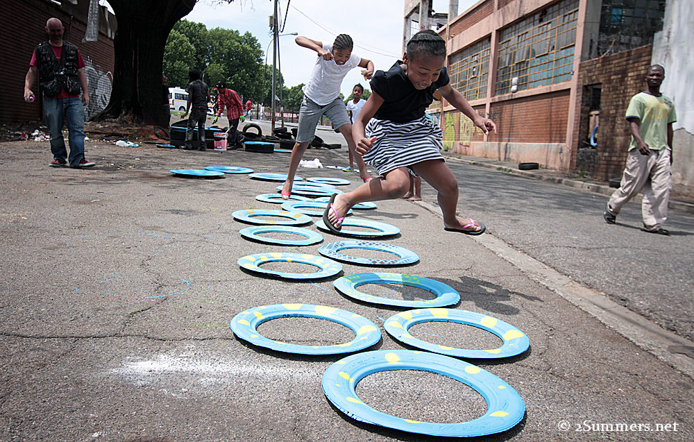 Solo kids playing