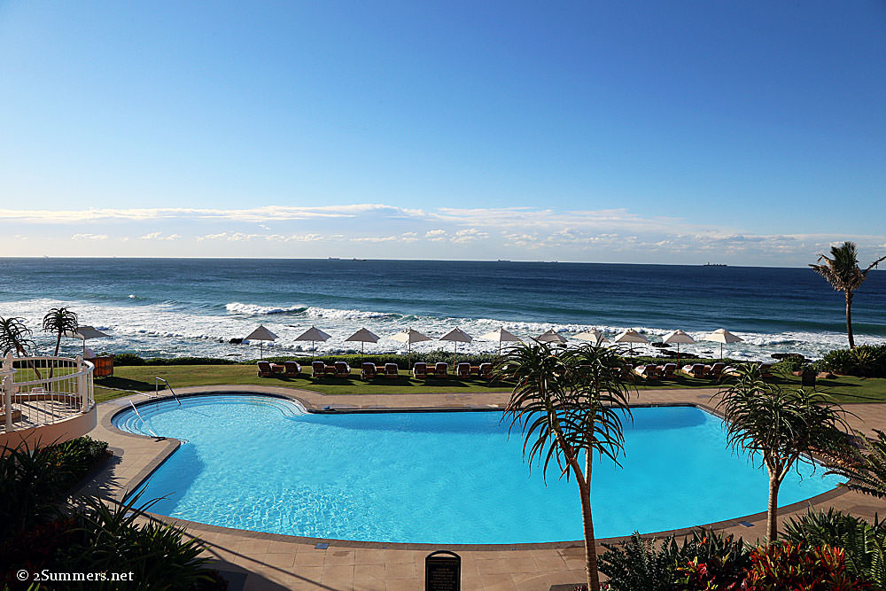 Beverly-Hills-pool