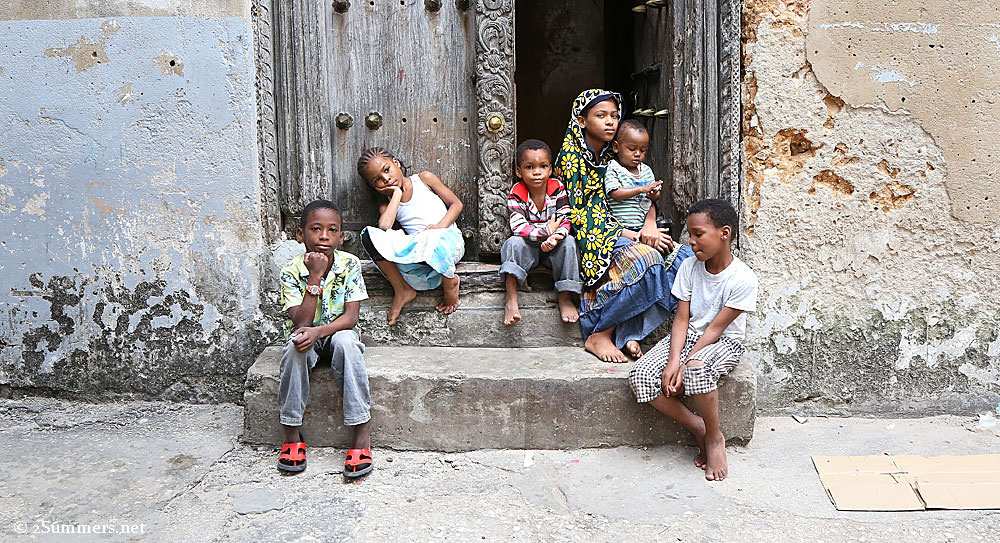 Kids-on-doorstep