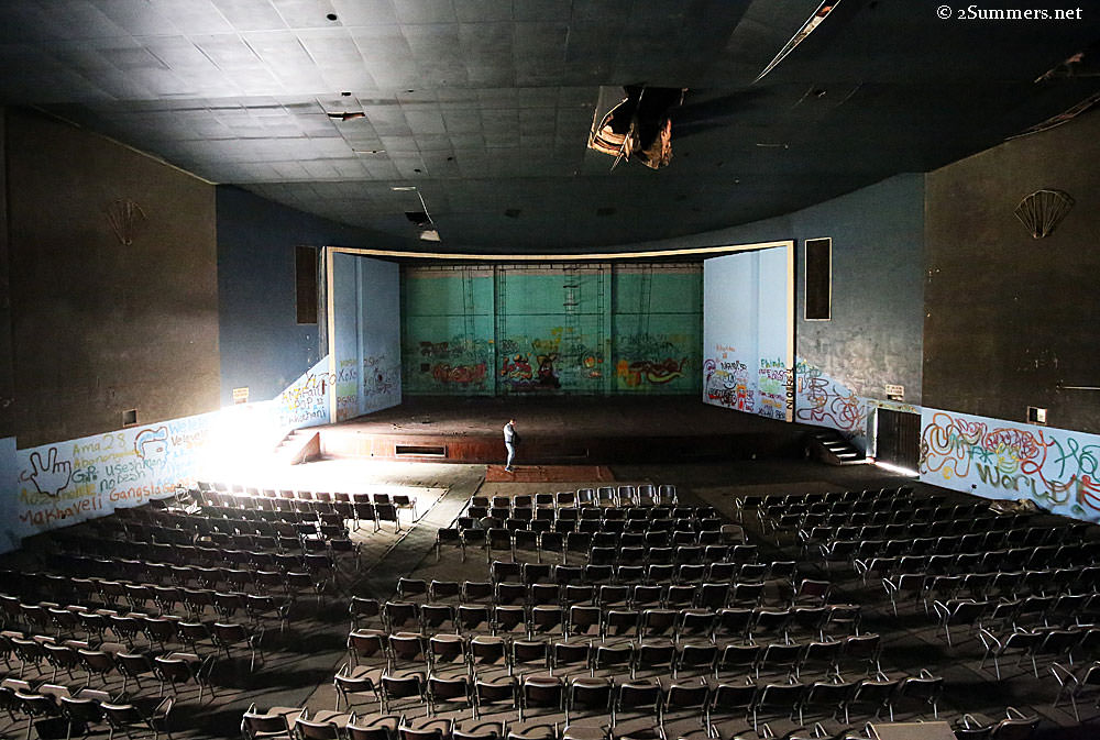 24 Andy-in-theatre