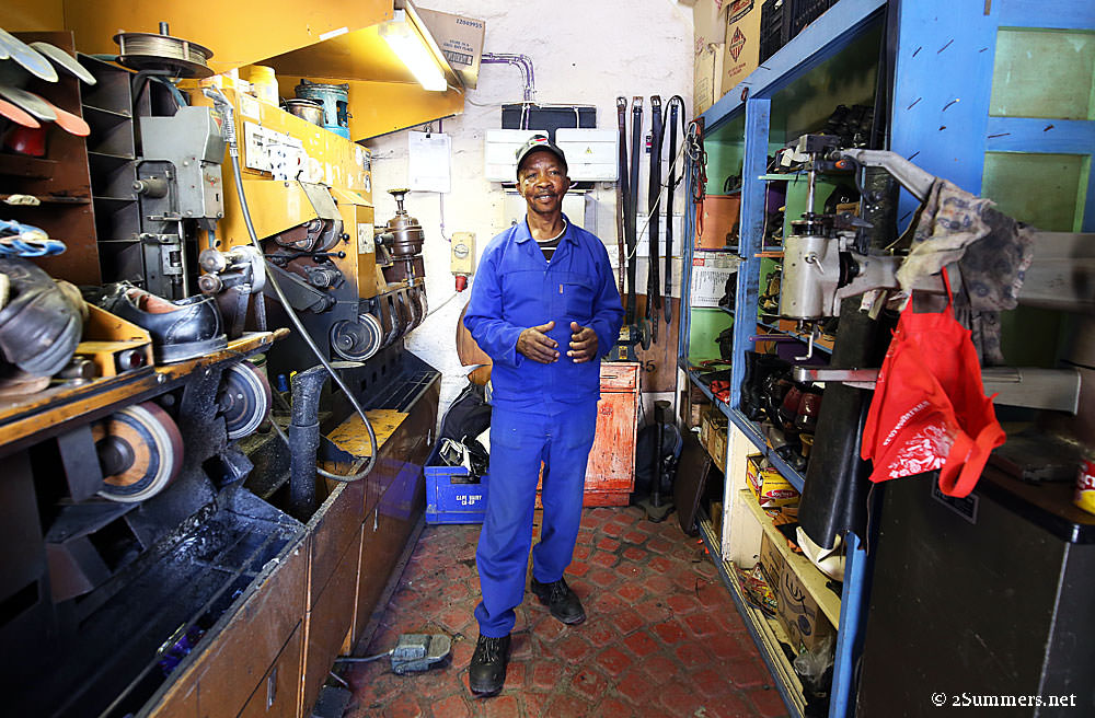 06-Shoemaker