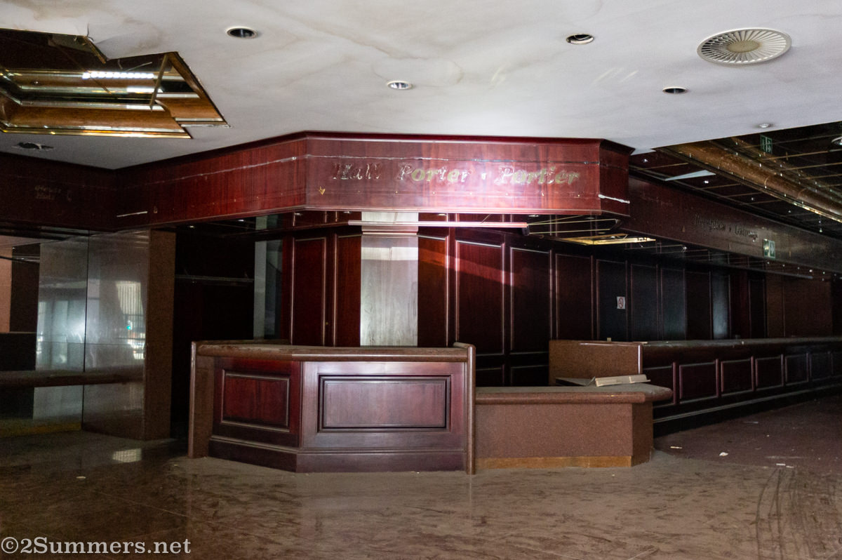 Carlton Hotel loby