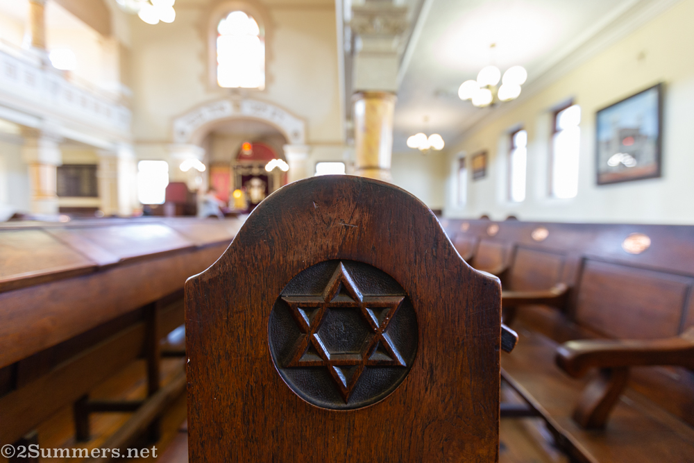 Shul seats