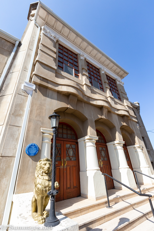 Lions Shul outside