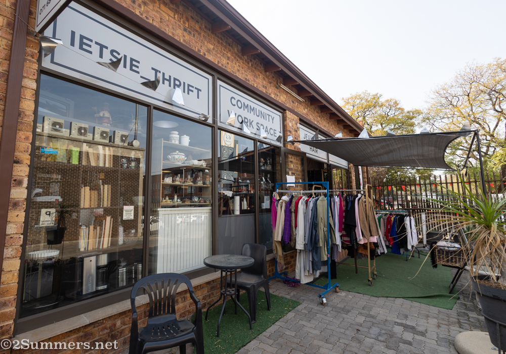 Ietsie Thrift