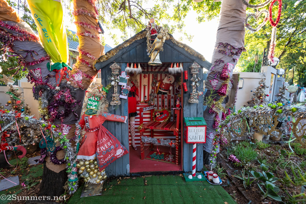Mrs. Claus hut