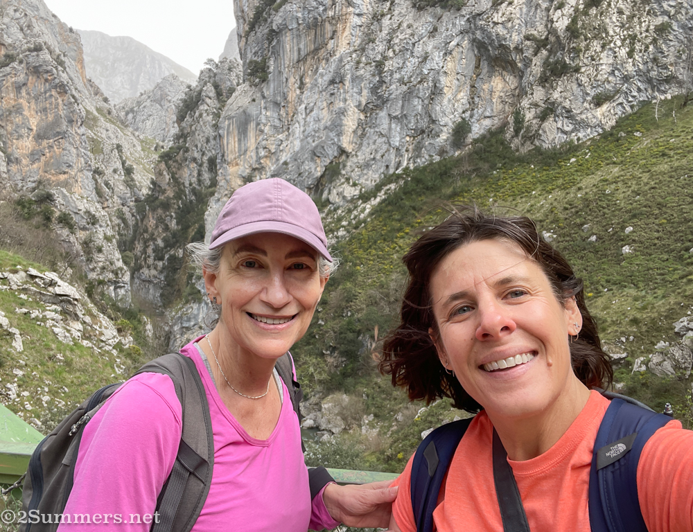 Heather and Michelle at the halfway point of the Ruta del Cares